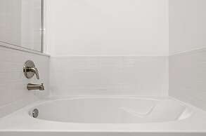 CozySuites at Town Lake