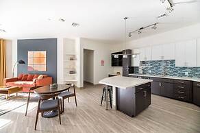 CozySuites at Town Lake