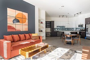 CozySuites at Town Lake