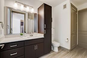 CozySuites at Town Lake