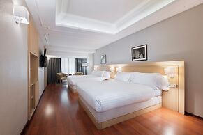 Suites Plaza Hotel & Wellness