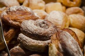 Suites Plaza Hotel & Wellness