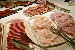 Suites Plaza Hotel & Wellness