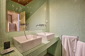 Portas do Teatro Apartments