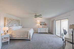 Magnificent Gulf View Condo 2 Bedroom Condo by RedAwning