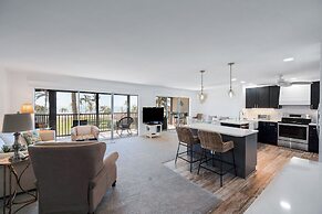Magnificent Gulf View Condo 2 Bedroom Condo by RedAwning