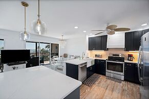 Magnificent Gulf View Condo 2 Bedroom Condo by RedAwning