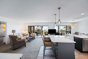 Magnificent Gulf View Condo 2 Bedroom Condo by RedAwning