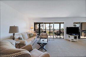 Magnificent Gulf View Condo 2 Bedroom Condo by RedAwning