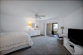 Magnificent Gulf View Condo 2 Bedroom Condo by RedAwning