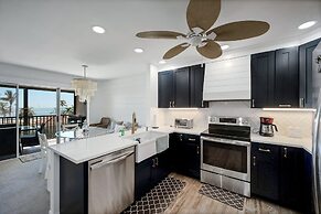 Magnificent Gulf View Condo 2 Bedroom Condo by RedAwning