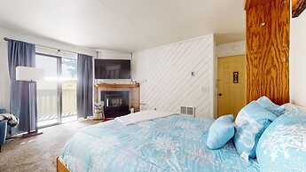 La Vista Blanc #59 1 Bedroom Condo by RedAwning