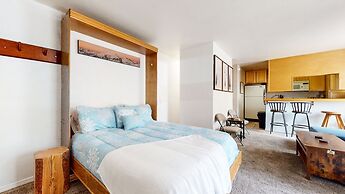 La Vista Blanc #59 1 Bedroom Condo by RedAwning