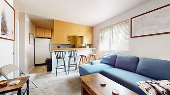 La Vista Blanc #59 1 Bedroom Condo by RedAwning