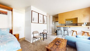 La Vista Blanc #59 1 Bedroom Condo by RedAwning