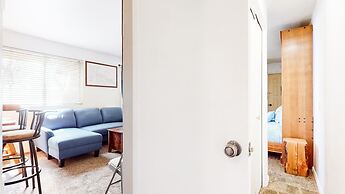 La Vista Blanc #59 1 Bedroom Condo by RedAwning