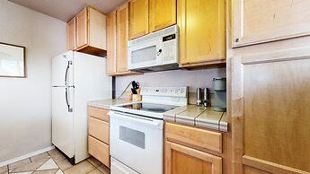 La Vista Blanc #59 1 Bedroom Condo by RedAwning