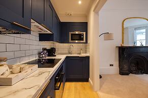 Luxury 2-bed Apartment in Knightsbridge
