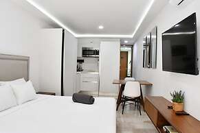 Luxury Apartment on 5th Av -One Paralia