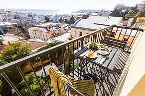 Missafir Flat in Beyoglu With Bosphorus View