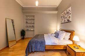 Missafir Flat in Beyoglu With Bosphorus View