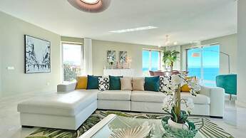 Lux Apartment first row