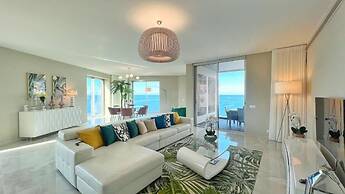 Lux Apartment first row