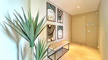 Lux Apartment first row