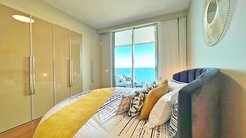 Lux Apartment first row