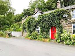 Bodorwel Cottage, Next to Ffestiniog Railway