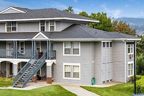 28 Lodge 1 Bedroom Condo by RedAwning