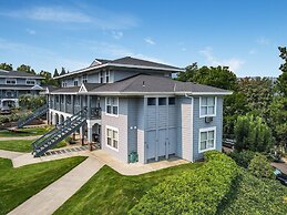 28 Lodge 1 Bedroom Condo by RedAwning