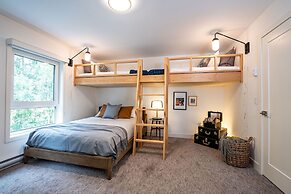 Revelation Retreat by Revelstoke Vacations