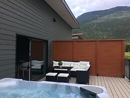 The Revy Den by Revelstoke Vacations
