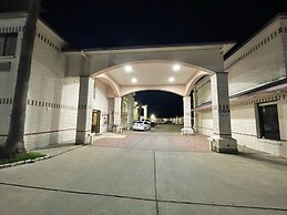 Woodland Inn & Suites