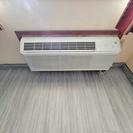 Woodland Inn & Suites