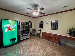 Woodland Inn & Suites