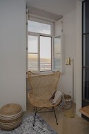 Liiiving -Luxury Beachfront Apartment II