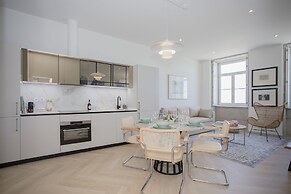 Liiiving -Luxury Beachfront Apartment II