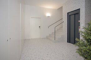 Liiiving -Luxury Beachfront Apartment II