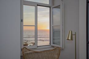 Liiiving -Luxury Beachfront Apartment II