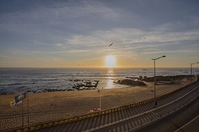 Liiiving -Luxury Beachfront Apartment IV
