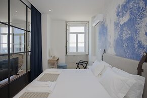 Liiiving -Luxury Beachfront Apartment IV