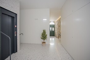 Liiiving -Luxury Beachfront Apartment IV