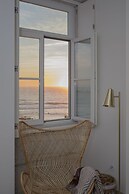 Liiiving -Luxury Beachfront Apartment IV