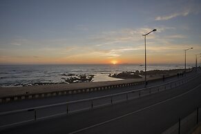 Liiiving -Luxury Beachfront Apartment IV