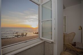 Liiiving -Luxury Beachfront Apartment IV