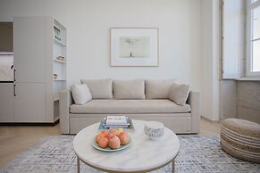 Liiiving -Luxury Beachfront Apartment IV