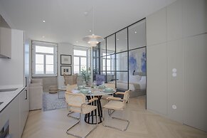 Liiiving -Luxury Beachfront Apartment IV