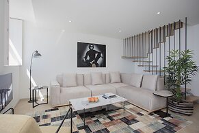 Liiiving - Luxury Beachfront Apartment V